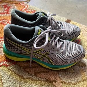 Like New ASICS Gel-Cumulus 19
